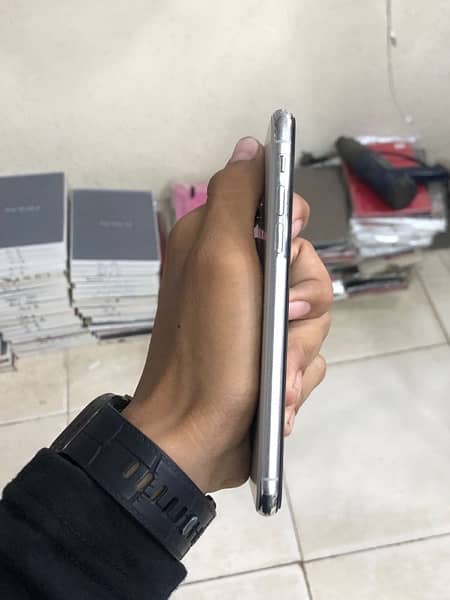 iphone xs 2month e sim work nmbr 03496256569 2