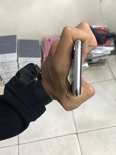 iphone xs 2month e sim work nmbr 03496256569 3