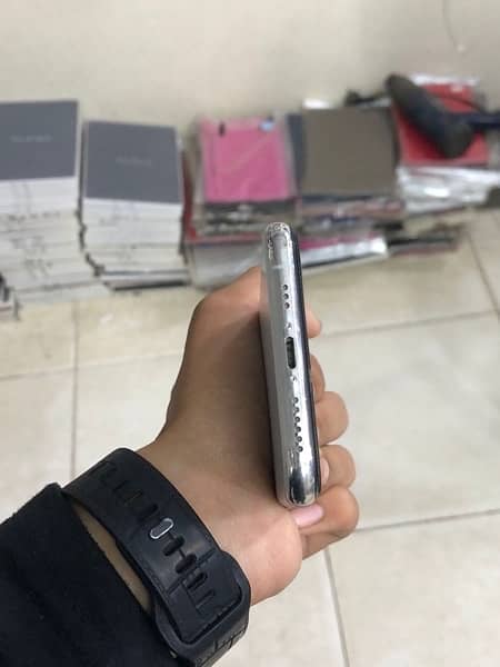 iphone xs 2month e sim work nmbr 03496256569 4
