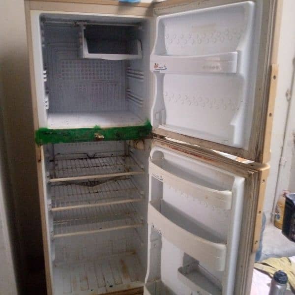 PEL REFRIGERATOR 14 CUBIC WORKING CONDITION 1