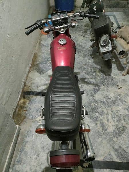 CG 125 in 10/10 condition 2017 contact. 03218475773 1