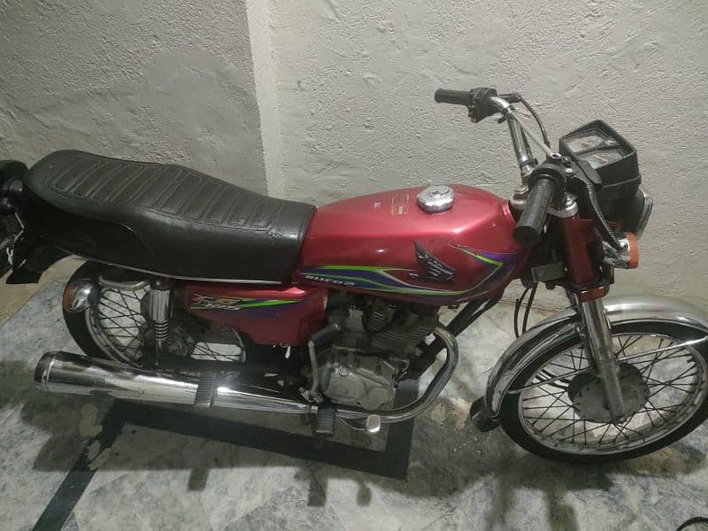 CG 125 in 10/10 condition 2017 contact. 03218475773 2