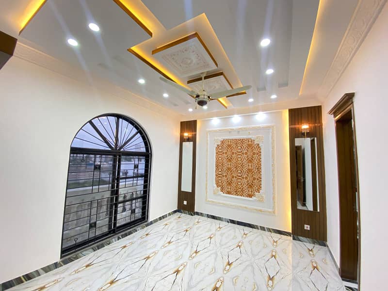 10 MARLA BEAUTIFUL DESIGNER HOUSE IN DHA RAHBAR 12