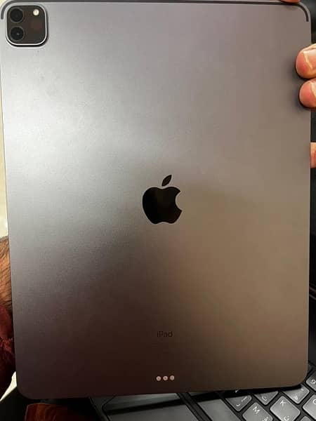 Apple iPad Pro M1 256gb With orignal box and charger 1