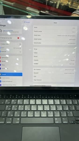 Apple iPad Pro M1 256gb With orignal box and charger 6