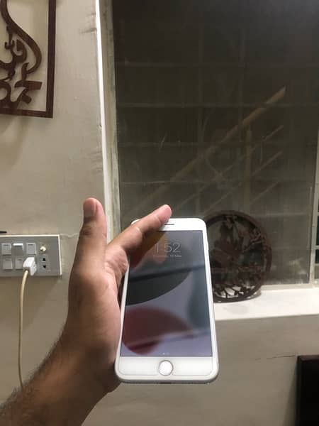 iphone 7plus 128 gb pta approved 9/10 only phone 1