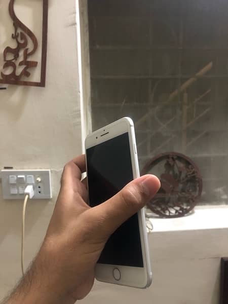 iphone 7plus 128 gb pta approved 9/10 only phone 2