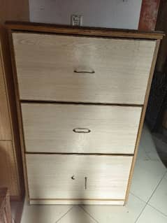 Wardrobe with 3 huge drawers