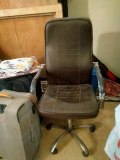 Office chair and table in good condition