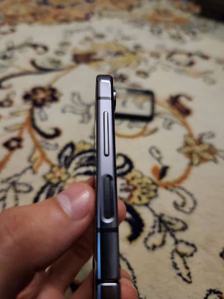 Samsung Galaxy Z Flip 5 8/256 - Non PTA 10