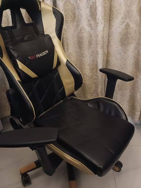 Gaming Chair - Golden Black 1