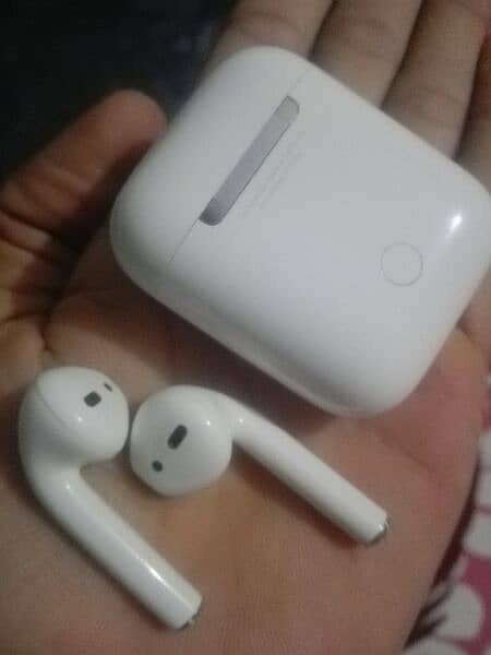 Apple iPhone earbuds 2