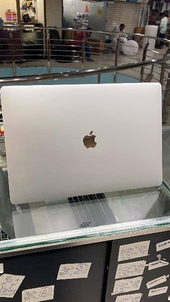Apple MacBook pro 2019 16 INCH 1