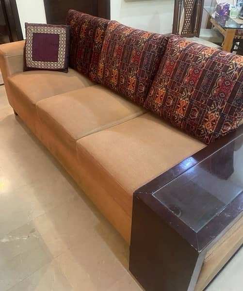 Almost brand new 6 seater modern style sofa 1