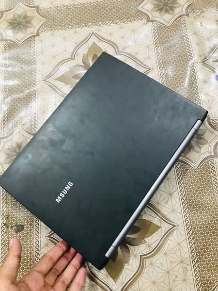 samsung laptop 400B 4
