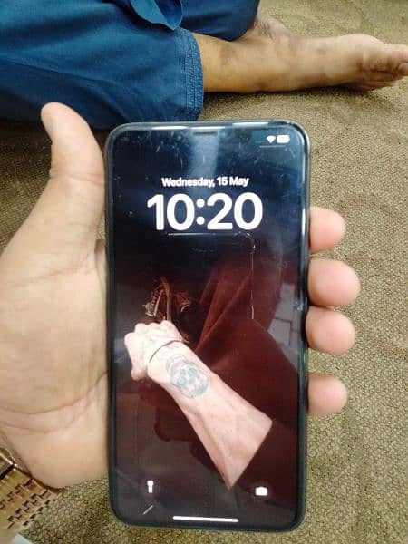 iphone 11 pro max non pta 256 gb waterpack with box chrger 1