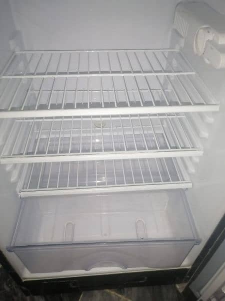 Dawalnce Refrigerator 10/10 condition 3