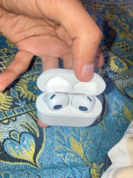 Apple Airpods 3 model (a2803 usa) exchange possible 1