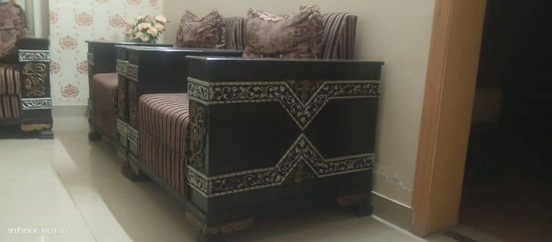 5 seater sofa for sale in best condition 2