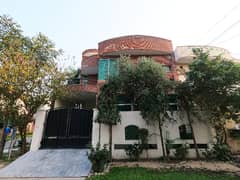 Corner 10 Marla House For sale In The Perfect Location Of Wapda Town Phase 1 - Block K2 0
