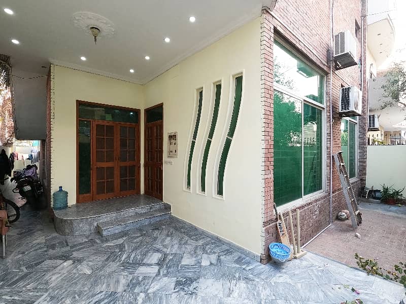 Corner 10 Marla House For sale In The Perfect Location Of Wapda Town Phase 1 - Block K2 7