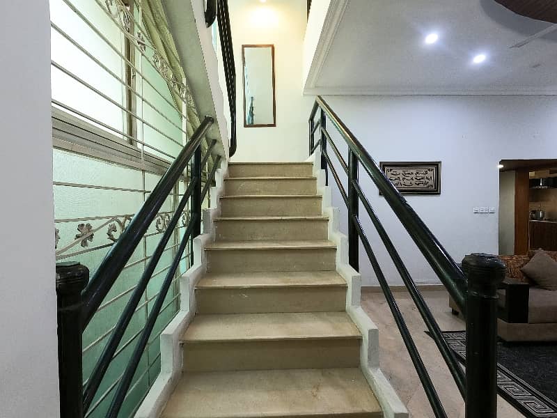 Corner 10 Marla House For sale In The Perfect Location Of Wapda Town Phase 1 - Block K2 18