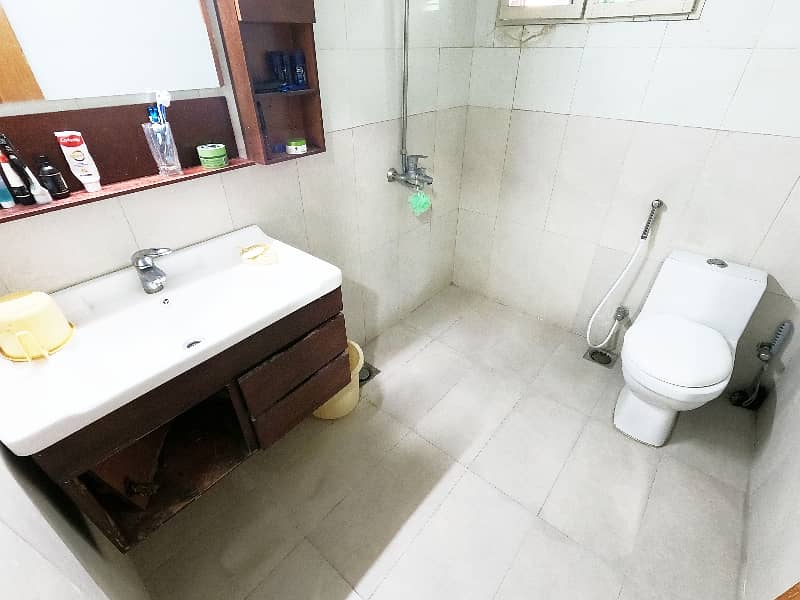 Corner 10 Marla House For sale In The Perfect Location Of Wapda Town Phase 1 - Block K2 29