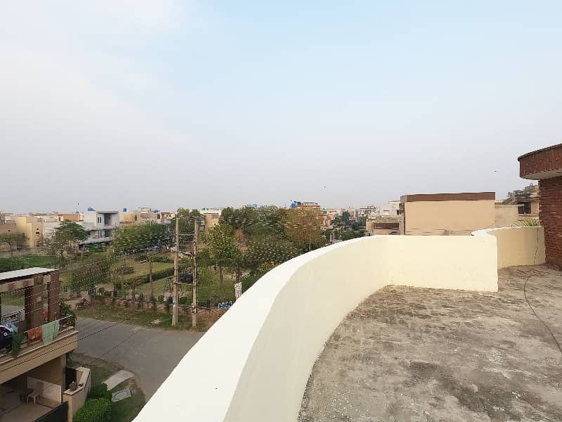 Corner 10 Marla House For sale In The Perfect Location Of Wapda Town Phase 1 - Block K2 34