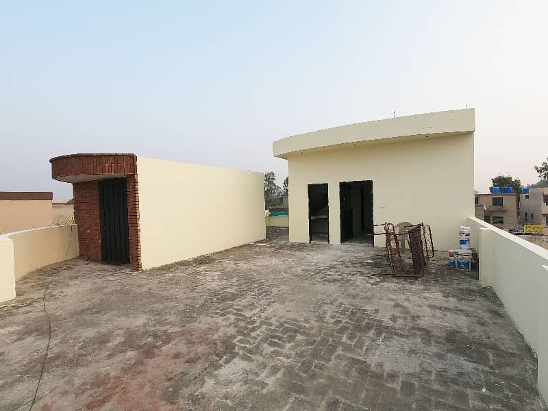 Corner 10 Marla House For sale In The Perfect Location Of Wapda Town Phase 1 - Block K2 35