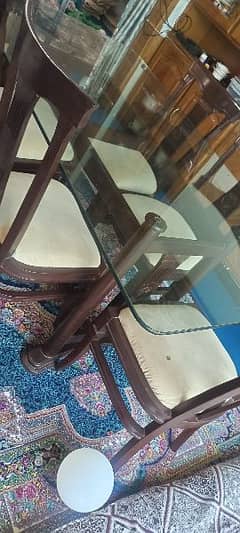 6 seater dining table in new condition 0