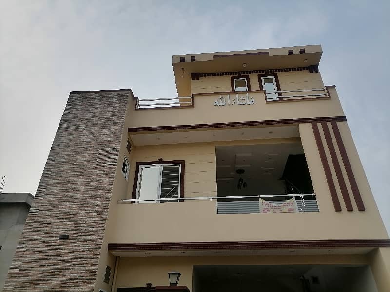 Buy your ideal 5 Marla House in a prime location of Lahore 1