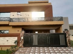 10 Marla House In Lahore Is Available For sale 0