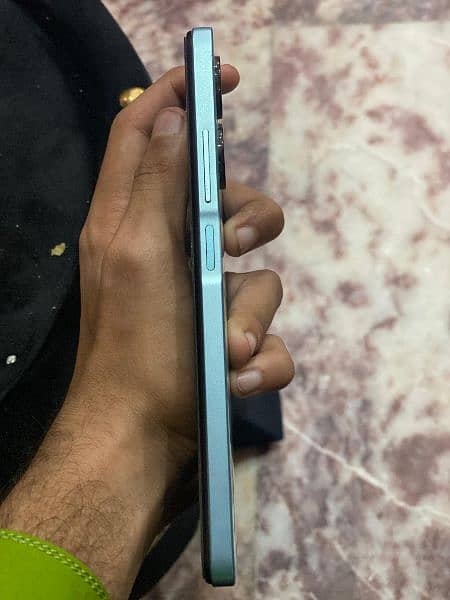 Infinix hot 30 8+8 128GB 2