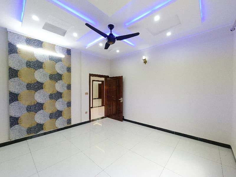 On Excellent Location 1 Kanal House For sale In The Perfect Location Of Airport Housing Society - Sector 1 22