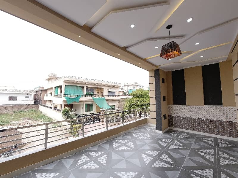 On Excellent Location 1 Kanal House For sale In The Perfect Location Of Airport Housing Society - Sector 1 24