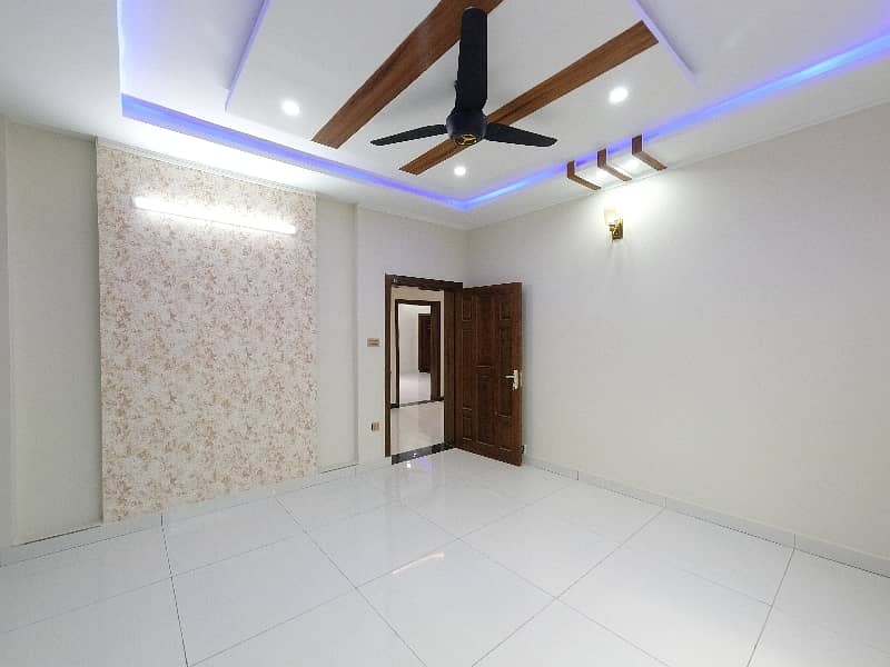 On Excellent Location 1 Kanal House For sale In The Perfect Location Of Airport Housing Society - Sector 1 42