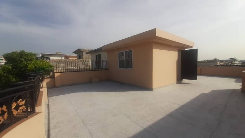 Prominently-Located Prime Location House Available In Airport Housing Society - Sector 2 For sale 16