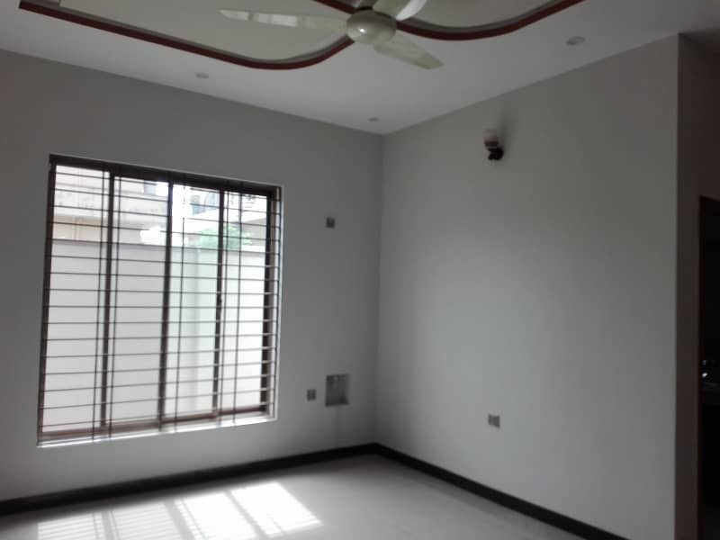 7 Marla House Ideally Situated In Satellite Town - Block B 2