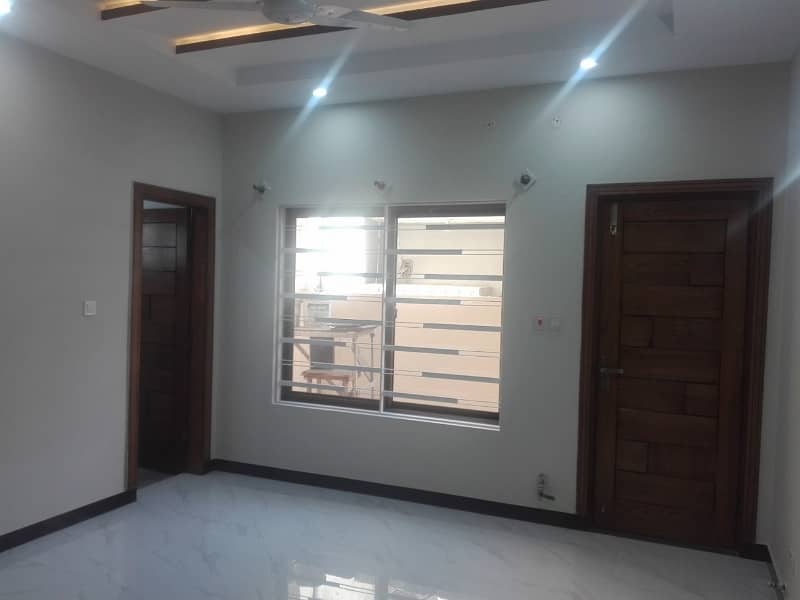 Centrally Located Lower Portion Available In Satellite Town Block E For Rent 3