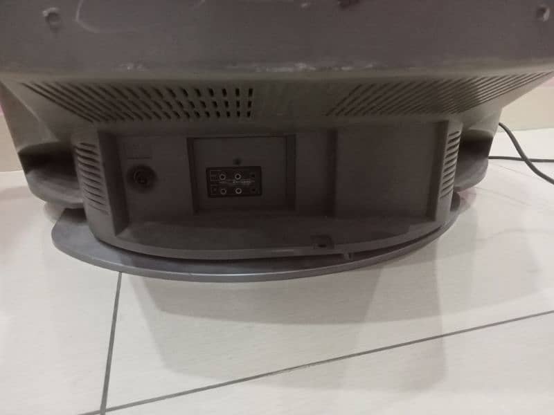 Tv in good condition (urgent sell). 6