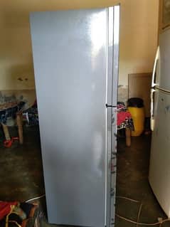 I am selling my 1 yar use fridge CHIQ 03449718906
