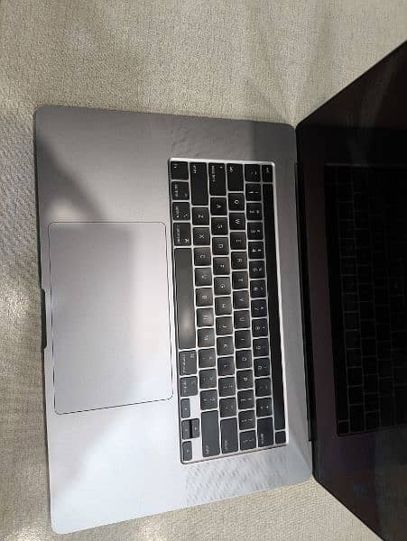 macbook Pro retina display i7 i9 M1 scrathless 1