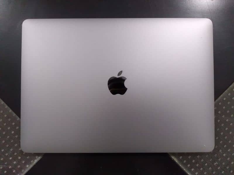 macbook Pro retina display i7 i9 M1 scrathless 3