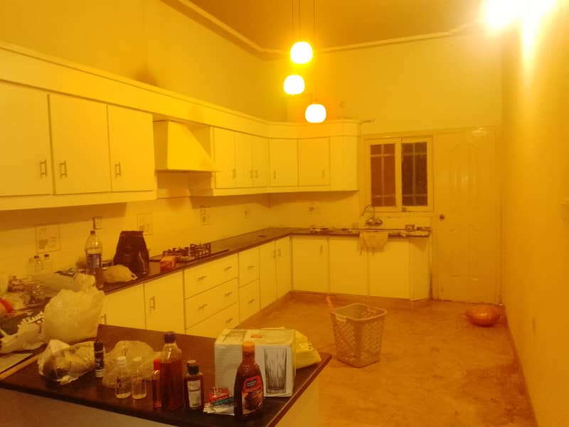 3 BED DD GROUND FLOOR CORNER PORTION AVAILABLE FOR RENT 12