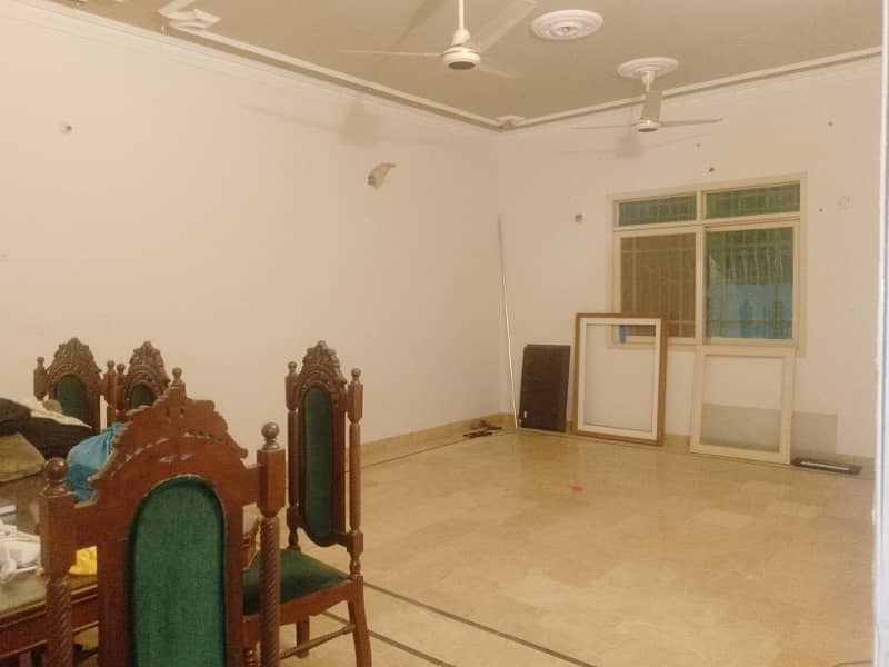 3 BED DD GROUND FLOOR CORNER PORTION AVAILABLE FOR RENT 17