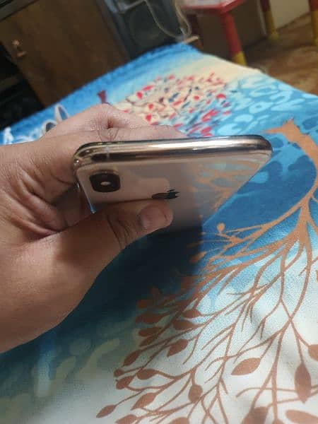 iPhone XS Max 256gb with Box PTA Approved 3