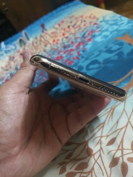 iPhone XS Max 256gb with Box PTA Approved 4