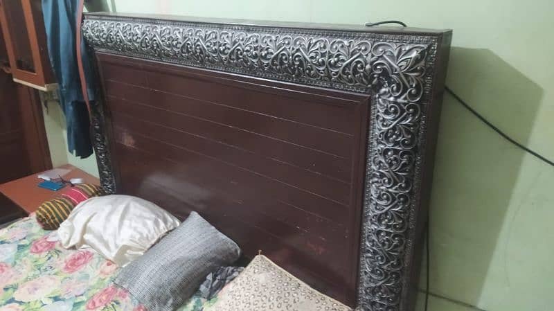 bed for sale in excellent condition 6