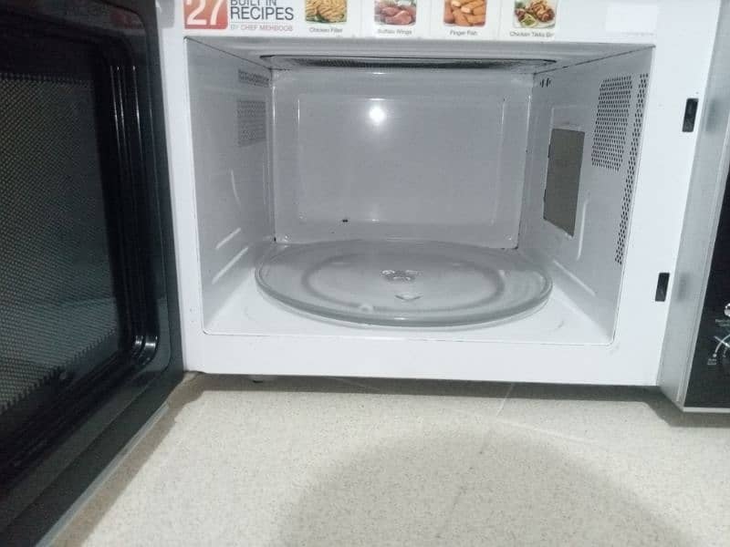 Dawlance Grilling Microwave oven 2
