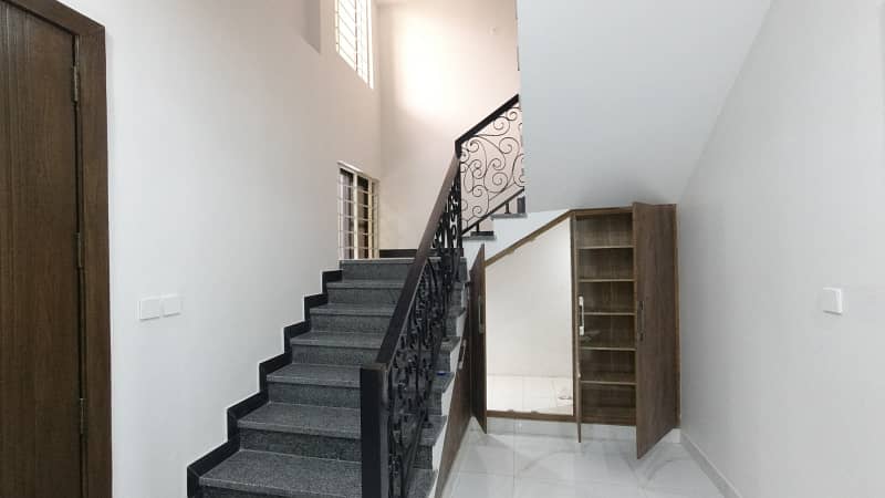 10 Marla House For Sale In Margalla View Housing Society In D17 Islamabad 9